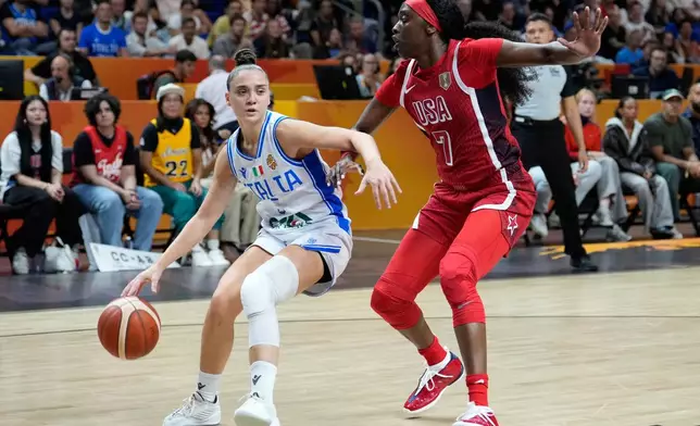 Kahleah Copper, of the United States, guards Italy's Matilde Villa during the Women's Basketball World Cup match between the United States and Italy in Berlin, Sunday, Sept. 6, 2026. (AP Photo/Ebrahim Noroozi)
