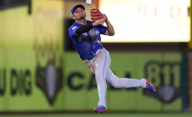 Toronto Blue Jays shortstop Andrés Giménez can't make the throw in time as the Athletics walk off the Toronto Blue Jays ina baseball game Monday, Sept. 7, 2026, in West Sacramento, Calif. (AP Photo/Scott Marshall)