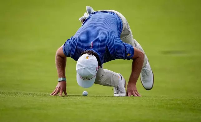 USA teams' Jackson Koivun looks at his ball on the eighth fairway during the first round four-ball match at the Presidents Cup golf tournament against the International team at Medinah Country Club, Thursday, Sept. 24, 2026, in Medinah, Ill. (AP Photo/Matt Slocum)