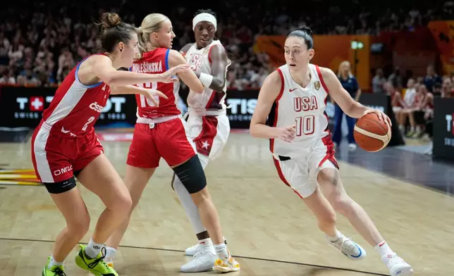 Czechia's Julie Pospisilova guards Breanna Stewart, of the United States, during the Women's Basketball World Cup match between the United States and Czechia in Berlin, Monday, Sept. 7, 2026. (AP Photo/Ebrahim Noroozi)