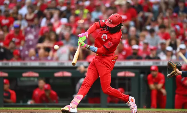 Cincinnati Reds' Elly De La Cruz (44) hits a solo home-run during the first inning of a baseball game against the Milwaukee Brewers in Cincinnati, Saturday, Sept. 5, 2026. (AP Photo/Ben Jackson)