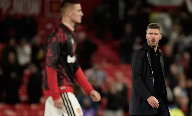 Manchester United's head coach Michael Carrick, right, leaves the field after the English League Cup third round soccer match between Manchester United and Brighton and Hove Albion in Manchester, England, Wednesday, Sept. 16, 2026. (AP Photo/Dave Thompson)