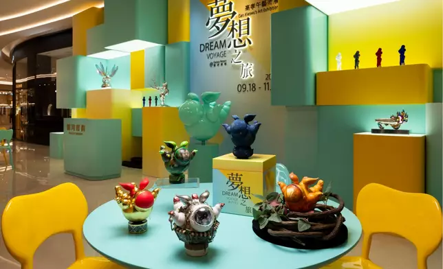 The exhibition is also presented in collaboration with the Macau Artist Society, bringing together six emerging Macau artists and fashion brands from Galaxy Promenade to participate in a collaborative art initiative. Each has reimagined mini sculpture of Gao Xiaowu's iconic Future Dreams sculpture, infusing the works with their own distinctive colours and creative interpretations.