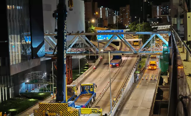 Amoy Footbridge under construction