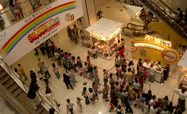 Following the SARS outbreak in 2003, Hang Lung launched the consumption voucher initiative at Amoy Plaza to attract visitors, support local merchants and residents, and help revitalize the community economy.