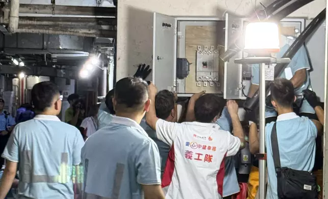 CSHK staff actively take part in volunteer service, sharing warmth with those in need. Photo source: CSHK