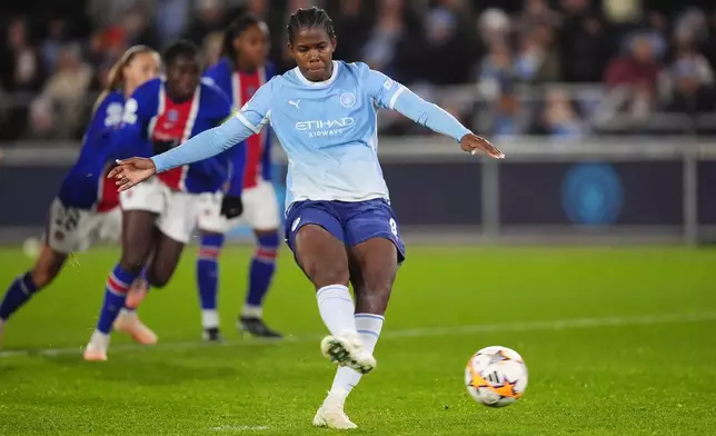 Manchester City's Khadija Shaw scores their side's first goal from a penalty during the Women's Champions League soccer match between Manchester City and Paris Saint-Germain in Manchester, England, Thursday, Oct. 29, 2026. (Mike Egerton/PA via AP)