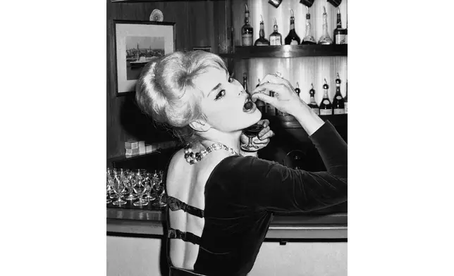 FILE - Elke Sommer poses at a bar on the German ocean liner SS Hanseatic in Hamburg on Dec. 5, 1960. (AP Photo/Peter Hillebrecht, File)