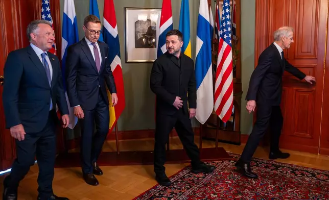 Ukrainian President Volodymyr Zelenskyy, center, stands beside Norwegian Prime Minister Jonas Gahr Støre, right, Finnish President Alexander Stubb, 2nd left, and U. S. envoy Steve Witkoff, in Oslo, Norway, Tuesday, Oct. 20, 2026. (Heiko Junge, Pool Photo via AP)