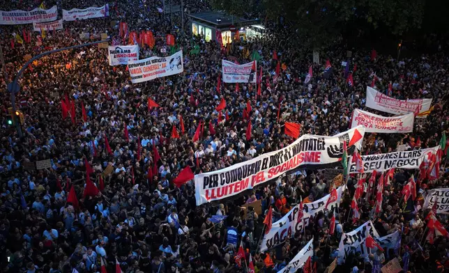 Tens of thousands march protesting the housing situation in Spain, just hours after Prime Minister Pedro Sánchez announced an early general election, in Barcelona, Spain, Monday, Oct. 5, 2026. (AP Photo/Emilio Morenatti)