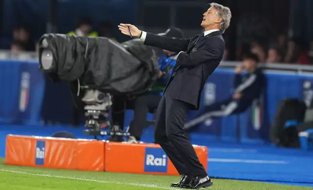 Italy's head coach Roberto Mancini gestures during the UEFA Nations League soccer match between Italy and Turkey in Bologna, Italy, Monday, Oct. 5, 2026. (AP Photo/Antonio Calanni)
