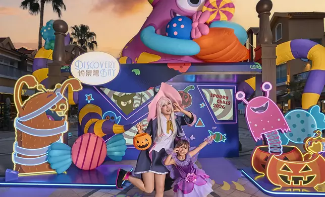 From now to 1 November (Sunday), DB Plaza and DB North Plaza will feature brand-new Spooky photo spots and interactive installations, embarking on a sweet journey with little monsters.