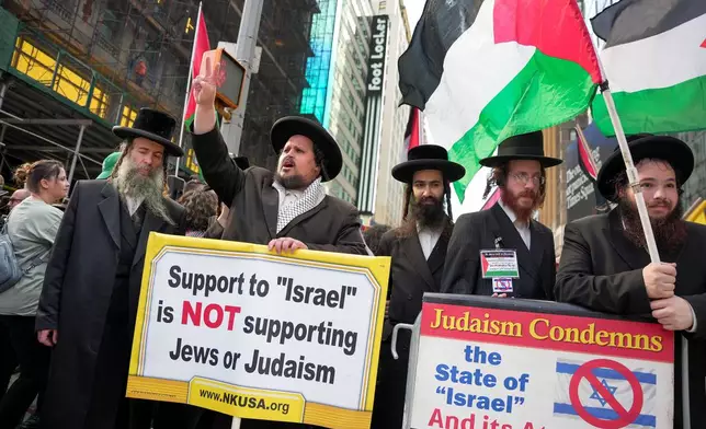 FILE - Orthodox Jews hold signs during a pro-Palestinian demonstration, Friday, Sept. 26, 2025, in New York. (AP Photo/Angelina Katsanis, File)