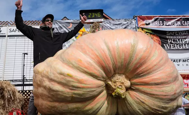 FILE - Brandon Dawson, left, celebrates after winning the Safeway 52nd annual World Championship Pumpkin Weigh-Off in Half Moon Bay, Calif., Oct. 13, 2025. (AP Photo/Godofredo A. Vásquez, File)