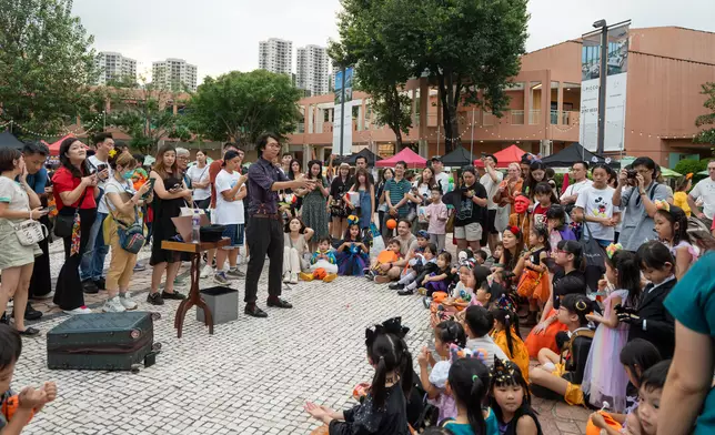 Roving performance by magician