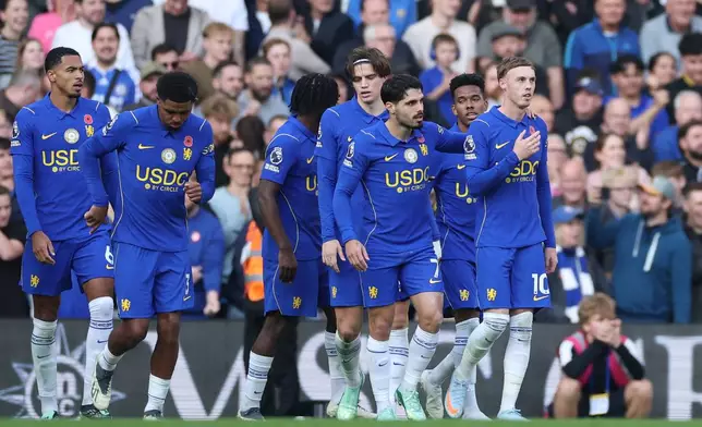Chelsea's Cole Palmer, right, celebrates after scoring his side's second goal during the English Premier League soccer match between Chelsea and Manchester United in London, Saturday, Oct. 31, 2026. (AP Photo/Ian Walton)