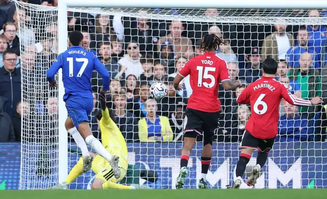 Chelsea's Morgan Rogers, left, scores his side's opening goal during the English Premier League soccer match between Chelsea and Manchester United in London, Saturday, Oct. 31, 2026. (AP Photo/Ian Walton)
