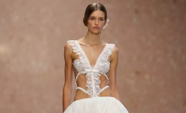 A model wears a creation as part of the Chloe Womenswear Spring Summer 2027 collection presented in Paris, France, Thursday, Oct. 1, 2026. (AP Photo/Aurelien Morissard)