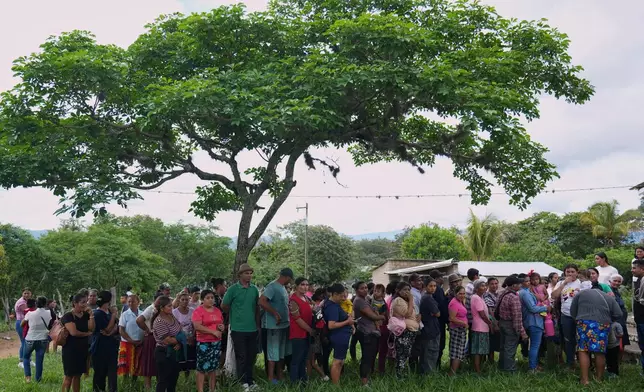 People line up to receive food aid distributed by the World Food Program in the drought-prone Dry Corridor, where the government declared a state of emergency over worsening drought conditions linked to El Niño in Nueva Concepción, Honduras, Thursday, Oct. 15, 2026. (AP Photo/Moises Castillo)