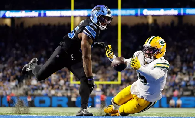 Detroit Lions linebacker Derrick Barnes, left, breaks up a pass intended for Green Bay Packers running back Josh Jacobs during the second half of an NFL football game, Sunday, Oct. 25, 2026, in Detroit. (AP Photo/Rey Del Rio)