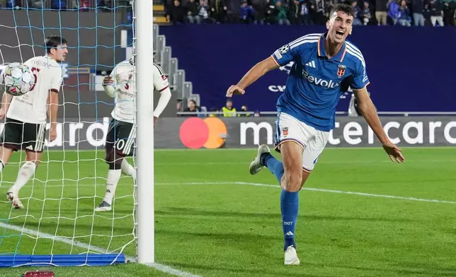Como's Jacobo Ramon celebrates scoring his side's fourth goal during the Champions League opening phase soccer match between Como and Manchester United in Como, Italy, Wednesday, Oct. 21, 2026. (Spada/LaPresse via AP)