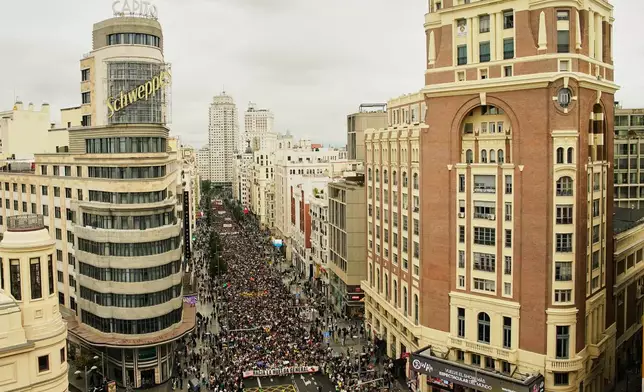 People demonstrate to demand stronger laws to protect renters in Madrid, Spain Saturday, Oct. 3, 2026. (AP Photo/Andrea Comas)