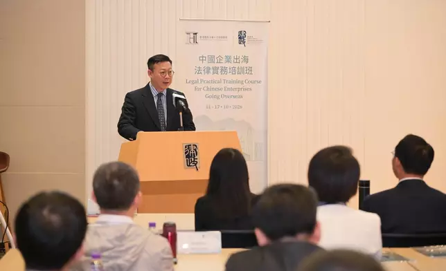 The graduation ceremony of the Legal Practical Training Course for Chinese Enterprises Going Overseas. Photo source: FB@Dr Cheung Kwok-kwan