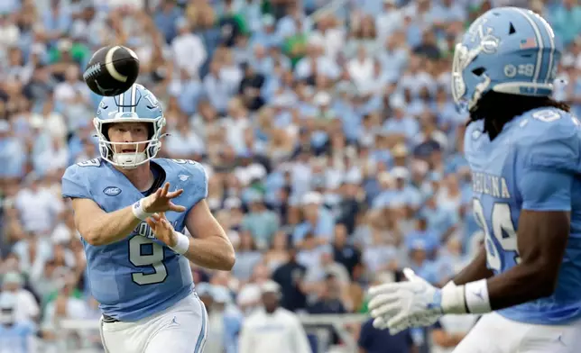 North Carolina quarterback Billy Edwards Jr. (9) throws a touchdown pass to tight end Shamar Easter (84) during the first half of an NCAA college football game against Notre Dame, Saturday, Oct. 3, 2026, in Chapel Hill, N.C. (AP Photo/Chris Seward)