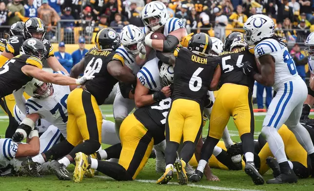 Indianapolis Colts tight end Tyler Warren (84) runs for a touchdown against the Pittsburgh Steelers during the first half of an NFL football game in Pittsburgh, Sunday, Oct. 11, 2026. (AP Photo/Gene J. Puskar)