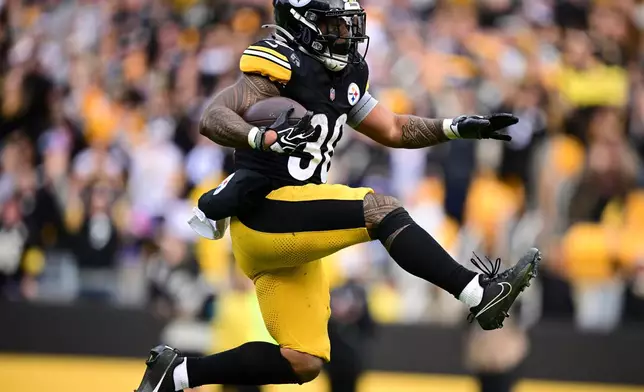 Pittsburgh Steelers running back Jaylen Warren (30) runs for a touchdown against the Indianapolis Colts during the second half of an NFL football game in Pittsburgh, Sunday, Oct. 11, 2026. (AP Photo/David Dermer )