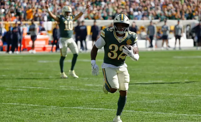 Green Bay Packers' Marshawn Lloyd runs for a touchdown during the second half of an NFL football game against the Chicago Bears in Green Bay, Wis., Sunday, Oct. 11, 2026. (AP Photo/Mike Roemer)