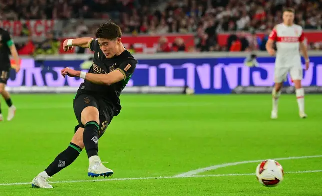 Borussia Mönchengladbach's Zento Uno, of Japan, shoots during the Bundesliga soccer match between VfB Stuttgart and Borussia Mönchengladbach in Stuttgart, Germany, Friday Oct. 23, 2026. (Jan-Philipp Strobel/dpa via AP)