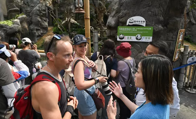 Commissioner for Tourism visits tourist attractions during National Day Golden Week of Mainland Source: HKSAR Government Press Releases