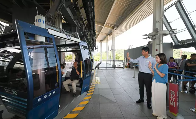 Commissioner for Tourism visits tourist attractions during National Day Golden Week of Mainland Source: HKSAR Government Press Releases