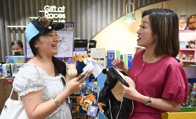 Commissioner for Tourism visits tourist attractions during National Day Golden Week of Mainland Source: HKSAR Government Press Releases