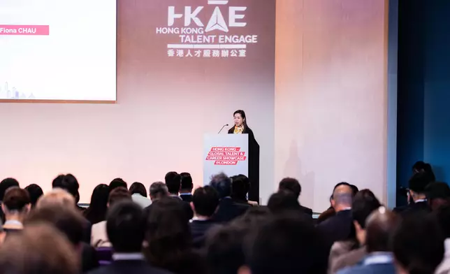 Hong Kong Talent Engage held the "Hong Kong • Global Talent & Career Showcase" in London, the United Kingdom, on October 17 and 18 (London time) to introduce to local international talent the career prospects in Hong Kong and the Chinese Mainland so as to attract them to come to pursue their development. Photo shows the Director-General of the Hong Kong Economic and Trade Office in London, Miss Fiona Chau delivering her speech at the forum. Source: HKSAR Government Press Releases