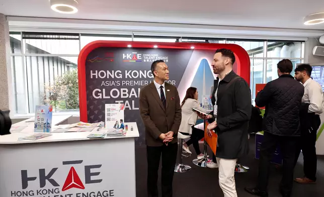 Hong Kong Talent Engage (HKTE) held the "Hong Kong • Global Talent & Career Showcase" (the showcase) in London, the United Kingdom, on October 17 and 18 (London time) to introduce to local international talent the career prospects in Hong Kong and the Chinese Mainland so as to attract them to come to pursue their development. Photo shows the Director of HKTE, Mr Felix Chan (first left), engaging with talent at the booth. Source: HKSAR Government Press Releases