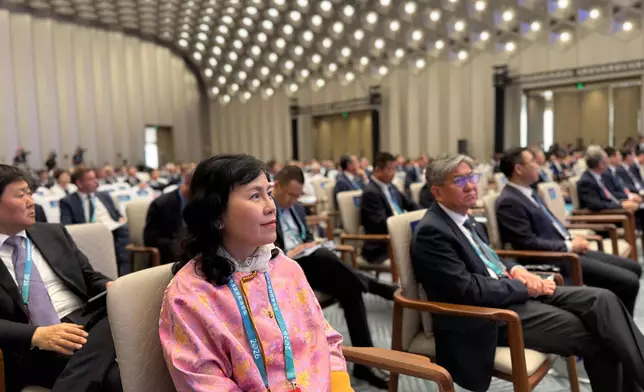 STL signs MOU on establishing "brother port" relationship between Hong Kong and Shanghai at North Bund Forum Source: HKSAR Government Press Releases