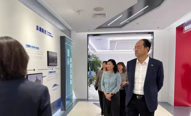 STL signs MOU on establishing "brother port" relationship between Hong Kong and Shanghai at North Bund Forum Source: HKSAR Government Press Releases