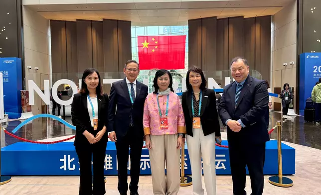 STL signs MOU on establishing "brother port" relationship between Hong Kong and Shanghai at North Bund Forum Source: HKSAR Government Press Releases