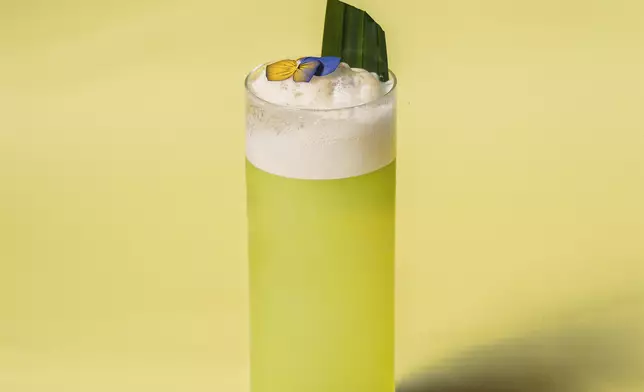 Henderson Green (alcohol free): Henderson Green is a signature hue that carries Henderson Land’s distinctive colour identity. The drink interprets Henderson Land’s spirit of renewal through a bespoke mocktail, an unexpected and balanced blend of pineapple, lemon, pandan, whey, peach and jasmine fizz, bringing its vibrant character to life in every sip.