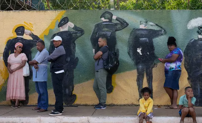 Voters line up at a polling station during the presidential runoff in Brasilia, Brazil, Sunday, Oct. 25, 2026. (AP Photo/Eraldo Peres)