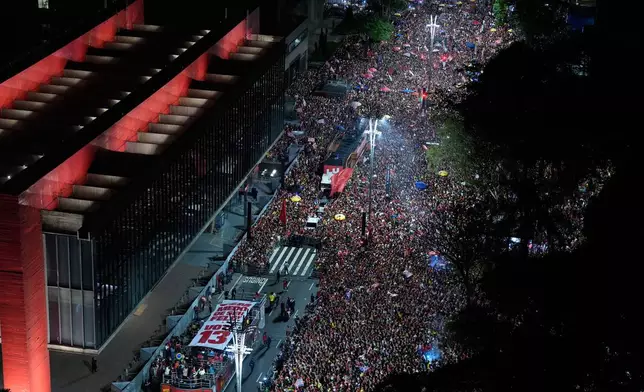 Supporters of President Luiz Inacio Lula da Silva crowd Paulista Avenue during a rally celebrating his victory for a fourth term in the presidential runoff in Sao Paulo, Brazil, Sunday, Oct. 25, 2026. (AP Photo/Andre Penner)