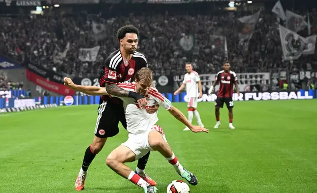 Eintracht Frankfurt's Nnamdi Collins, left, and 1. FC Köln's Borna Sosa battle for the ball during a Bundesliga soccer match, Friday, Oct. 16, 2026, in Frankurt, Germany. (Florian Wiegand/dpa via AP)