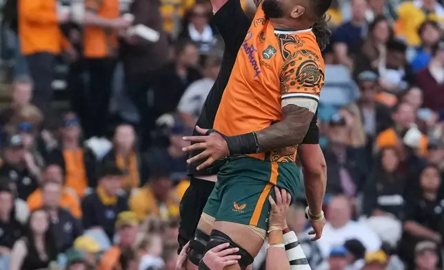 Australia's Lukhan Salakaia-Loto, right, attempts to win a line out against New Zealand during the Bledisloe Cup rugby union test in Sydney, Saturday, Oct. 17, 2026. (AP Photo/Mark Baker)