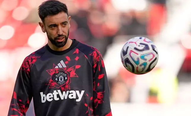 Manchester United's Bruno Fernandes warmns up ahead of the start of the English Premier League soccer match between Manchester United and Bournemouth in Manchester, England, Sunday, Oct. 25, 2026. (AP Photo/Dave Thompson)