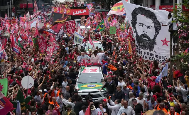 Brazilian President Luiz Inacio Lula da Silva, who is running for reelection, center, accompanied by Senate candidates Benedita da Silva, right, and Pedro Paulo, attends a campaign rally in Rio de Janeiro, Brazil, Friday, Oct. 2, 2026. (AP Photo/Silvia Izquierdo)