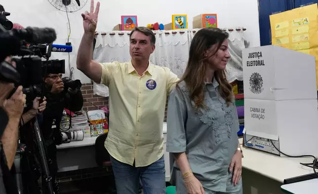 Opposition presidential candidate Sen. Flavio Bolsonaro makes the victory sign after voting in the presidential runoff in Rio de Janeiro, Sunday, Oct. 25, 2026. (AP Photo/Silvia Izquierdo)
