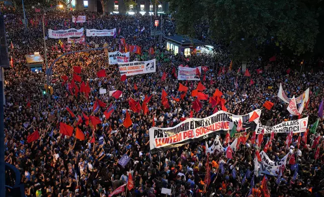 Tens of thousands march protesting the housing situation in Spain, just hours after Prime Minister Pedro Sánchez announced an early general election, in Barcelona, Spain, Monday, Oct. 5, 2026. (AP Photo/Emilio Morenatti)