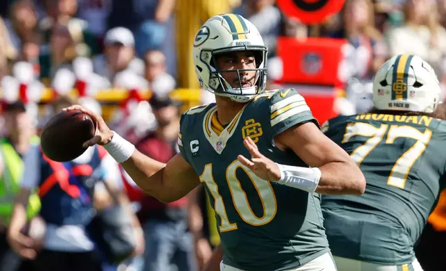 Green Bay Packers' Jordan Love throws during the first half of an NFL football game against the Chicago Bears in Green Bay, Wis., Sunday, Oct. 11, 2026. (AP Photo/Mike Roemer)